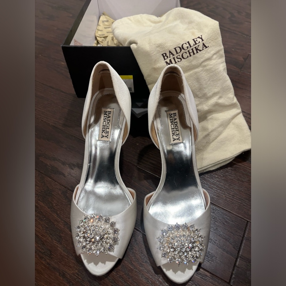 Badgley Mischka Heels-only worn once. Comes with dust bag and box